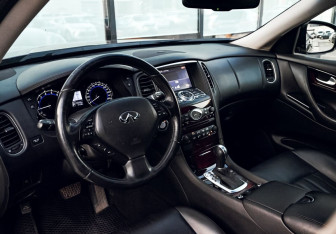 Подержанный автомобиль Infiniti QX50 2015 года (15 фото)