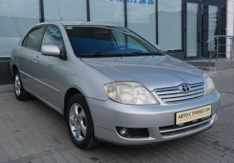 Подержанный автомобиль Toyota Corolla Sedan 2005 года (7 фото)