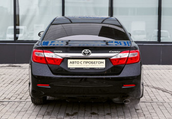 Подержанный автомобиль Toyota Camry Sedan 2013 года (4 фото)