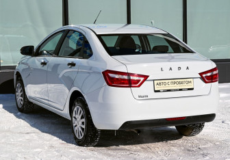 Подержанный автомобиль LADA (ВАЗ) Vesta Sedan 2019 года (3 фото)