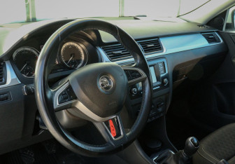 Подержанный автомобиль Skoda Rapid Liftback 2016 года (9 фото)