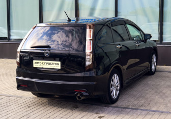 Подержанный автомобиль Honda Stream 2010 года (5 фото)