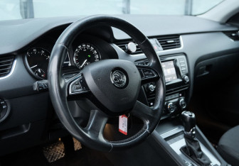 Подержанный автомобиль Skoda Octavia Liftback 2014 года (9 фото)