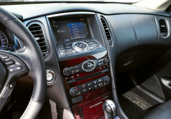 Подержанный автомобиль Infiniti EX 2011 года (16 фото)