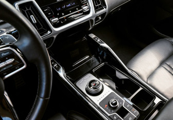 Подержанный автомобиль Kia Sorento 2023 года (9 фото)