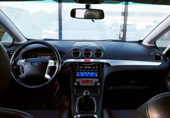 Подержанный автомобиль Ford S-MAX 2008 года (17 фото)