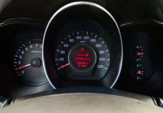 Подержанный автомобиль Kia Rio Sedan 2016 года (18 фото)