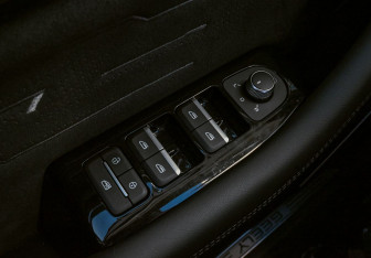 Подержанный автомобиль Geely Monjaro 2024 года (17 фото)