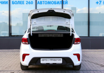 Подержанный автомобиль Kia Rio Sedan 2019 года (20 фото)