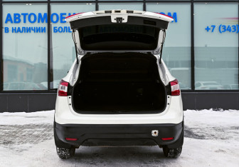 Подержанный автомобиль Nissan Qashqai 2014 года (21 фото)