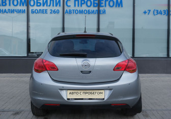Подержанный автомобиль Opel Astra Hatchback 2011 года (4 фото)