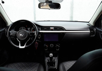 Подержанный автомобиль Kia Rio Hatchback 2017 года (18 фото)