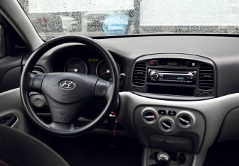 Подержанный автомобиль Hyundai Verna Sedan 2007 года (17 фото)