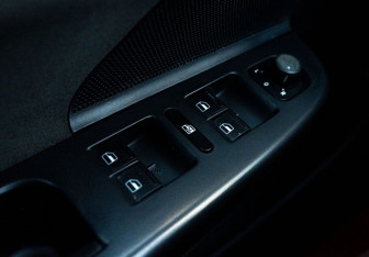 Подержанный автомобиль Volkswagen Jetta Sedan 2007 года (13 фото)