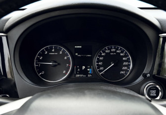 Подержанный автомобиль Mitsubishi Outlander 2014 года (11 фото)