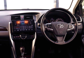 Подержанный автомобиль Toyota Allion 2018 года (20 фото)