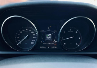 Подержанный автомобиль Land Rover Discovery 2017 года (21 фото)