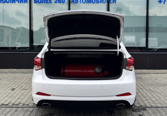 Подержанный автомобиль Hyundai i40 Sedan 2016 года (21 фото)