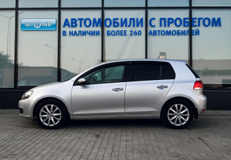 Подержанный автомобиль Volkswagen Golf Hatchback 2012 года (2 фото)