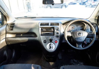 Подержанный автомобиль Honda Civic Hatchback 2003 года (11 фото)