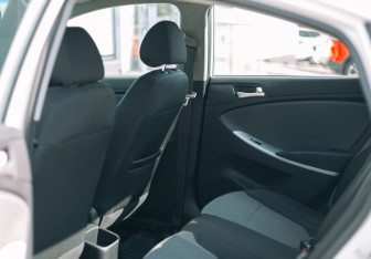 Подержанный автомобиль Hyundai Solaris Sedan 2012 года (15 фото)