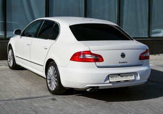 Подержанный автомобиль Skoda Superb Liftback 2011 года (3 фото)