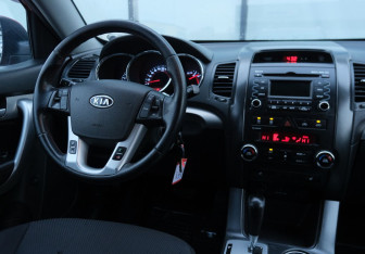 Подержанный автомобиль Kia Sorento 2012 года (10 фото)