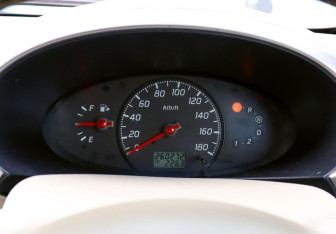 Подержанный автомобиль Nissan March Hatchback 2004 года (10 фото)