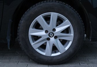 Подержанный автомобиль Renault Logan Sedan 2021 года (19 фото)