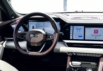 Подержанный автомобиль Geely Monjaro 2023 года (21 фото)