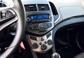 Подержанный автомобиль Chevrolet Aveo Sedan 2015 года (11 фото)