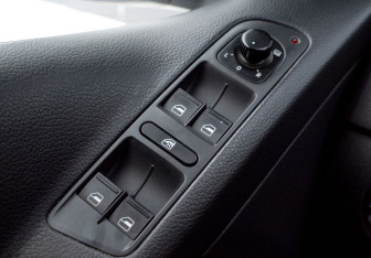 Подержанный автомобиль Volkswagen Tiguan 2011 года (14 фото)