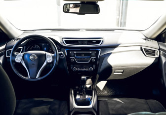 Подержанный автомобиль Nissan X-Trail 2016 года (18 фото)