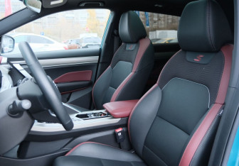 Подержанный автомобиль Geely Coolray 2023 года (15 фото)