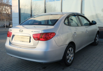 Подержанный автомобиль Hyundai Elantra Sedan 2007 года (5 фото)