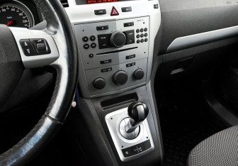 Подержанный автомобиль Opel Zafira Compactvan 2011 года (9 фото)
