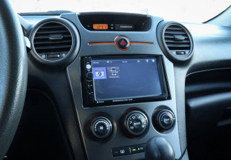 Подержанный автомобиль Kia Carens 2007 года (12 фото)