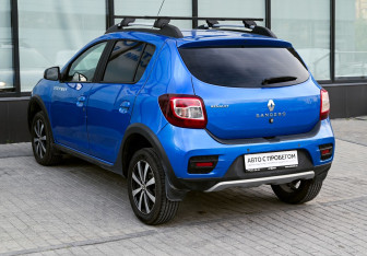 Подержанный автомобиль Renault Sandero 2017 года (3 фото)