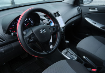 Подержанный автомобиль Hyundai Solaris Sedan 2011 года (9 фото)