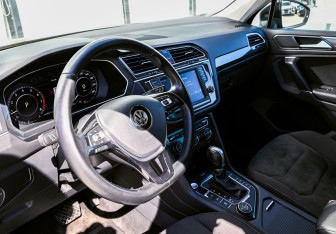 Подержанный автомобиль Volkswagen Tiguan 2017 года (19 фото)