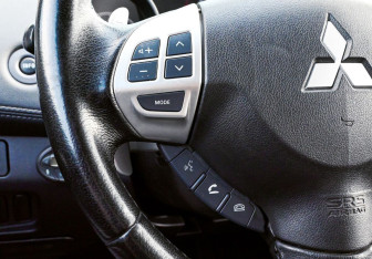 Подержанный автомобиль Mitsubishi Outlander 2012 года (12 фото)