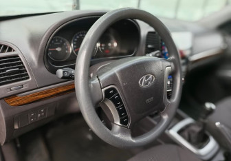 Подержанный автомобиль Hyundai Santa Fe 2010 года (11 фото)