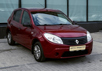 Подержанный автомобиль Renault Sandero 2014 года (7 фото)