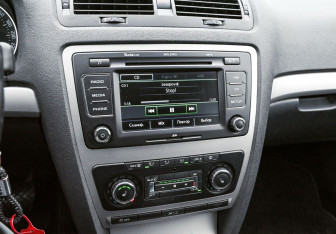 Подержанный автомобиль Skoda Octavia Liftback 2012 года (15 фото)