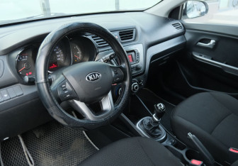 Подержанный автомобиль Kia Rio Sedan 2014 года (9 фото)