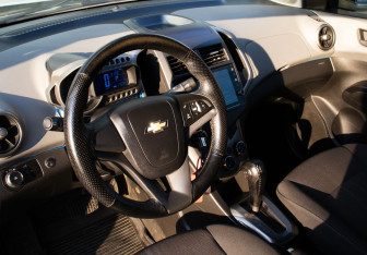Подержанный автомобиль Chevrolet Aveo Sedan 2013 года (13 фото)