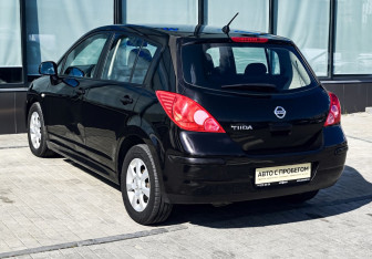 Подержанный автомобиль Nissan Tiida Hatchback 2012 года (3 фото)