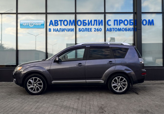 Подержанный автомобиль Mitsubishi Outlander 2007 года (2 фото)