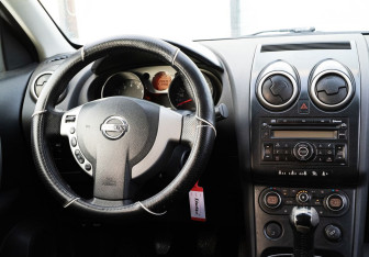 Подержанный автомобиль Nissan Qashqai 2008 года (11 фото)