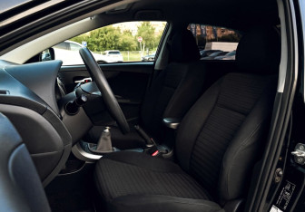 Подержанный автомобиль Toyota Corolla Sedan 2012 года (13 фото)